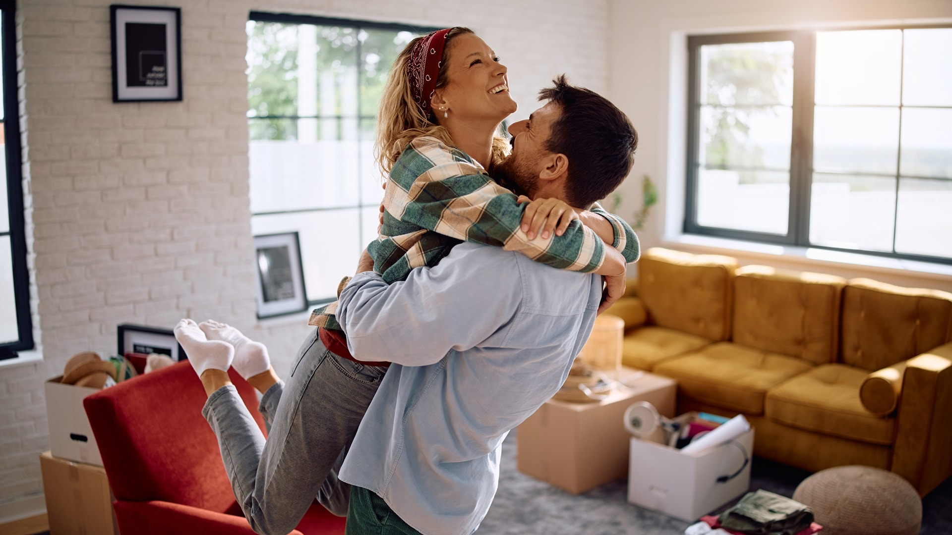 muokcarefree-couple-embracing-and-having-fun-in-their