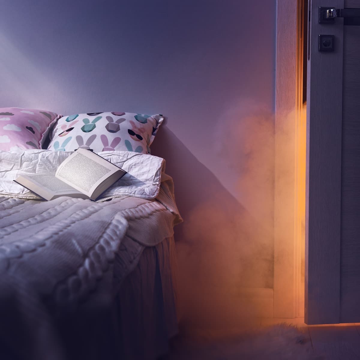 <p data-block-key="11jja">Häkämyrkytys voi iskeä huomaamatta myös makuuhuoneessa, jos ilma ei vaihdu tai tulisija ei vedä kunnolla. Häkävaroitin on halpa ja tehokas turvalaite jokaiseen kotiin. (Kuva: Envato)</p>