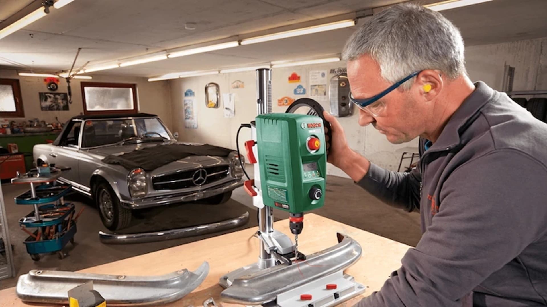 <p data-block-key="74o4h">Bosch PBD 40 helpottaa tarkkaa poraamista niin puu- kuin metallitöissä. Digitaalinen syvyyden säätö, portaaton nopeudensäätö ja tukeva kiinnitys tekevät työskentelystä hallittua myös vaativissa porauksissa.</p>