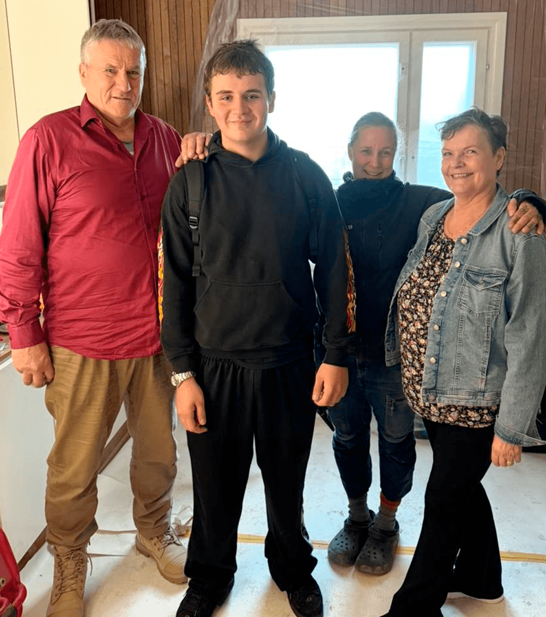 <p data-block-key="btl3m">Vilja Schepel tekee töitä perheensä kanssa, jossa jokaiselle riittää töitä. (Kuva David Myers)</p>