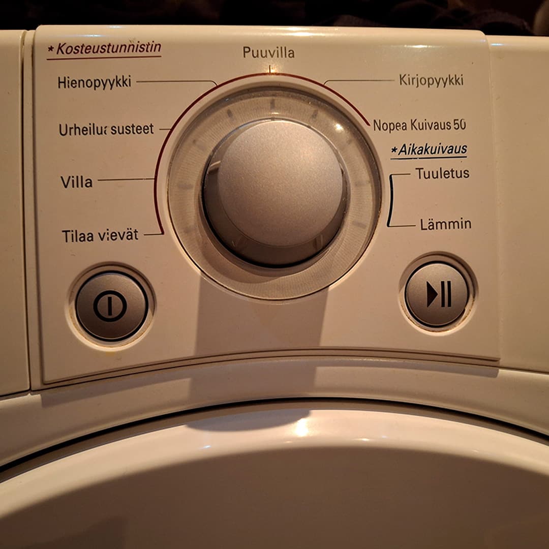 <p data-block-key="3nnkf">Kuivurin ohjelmasta melkein aina tulee valittua "nopea kuivaus". (Kuva Sari Nieminen)</p>