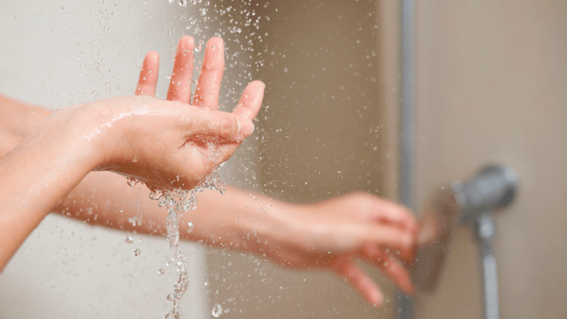 <p data-block-key="2qq0i">Märkätilassa laatoituksen saumat eivät pidä vettä. Vedeneriste on se kerros, jonka tehtävä on pysäyttää vesi ja ohjata kuivuminen takaisin tilaan päin. (Kuva Adobe Stock)</p>