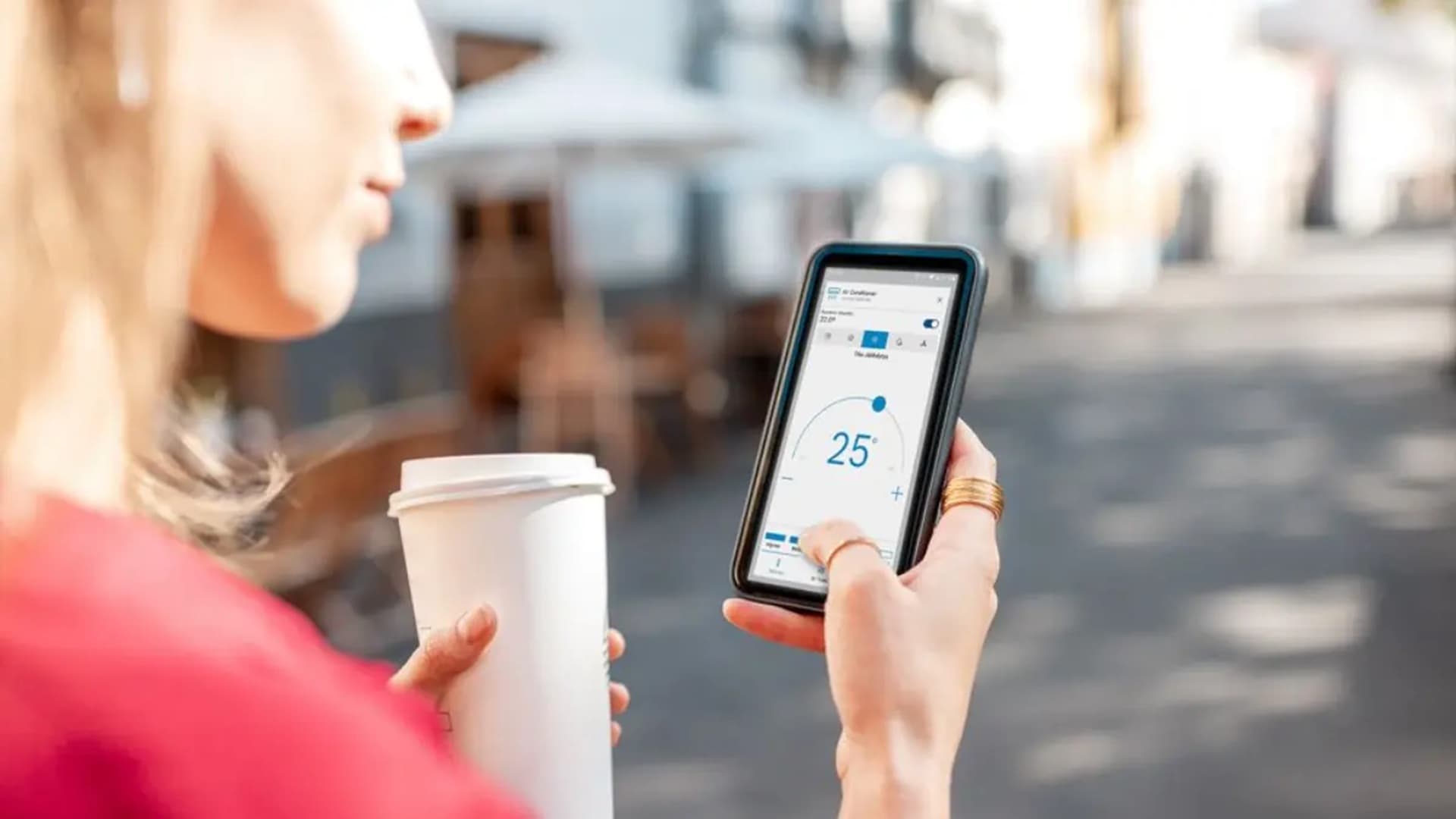 <p data-block-key="vozql">Bosch Compress 5800i AW:n etäohjaus mahdollistaa lämmityksen säätämisen helposti mobiilisovelluksella – missä ja milloin tahansa.</p>
