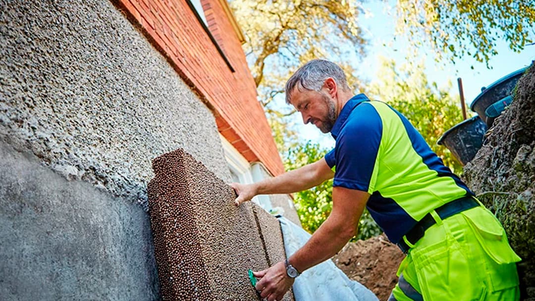 mise laittaa isodrän eristettä sokkelia vasten