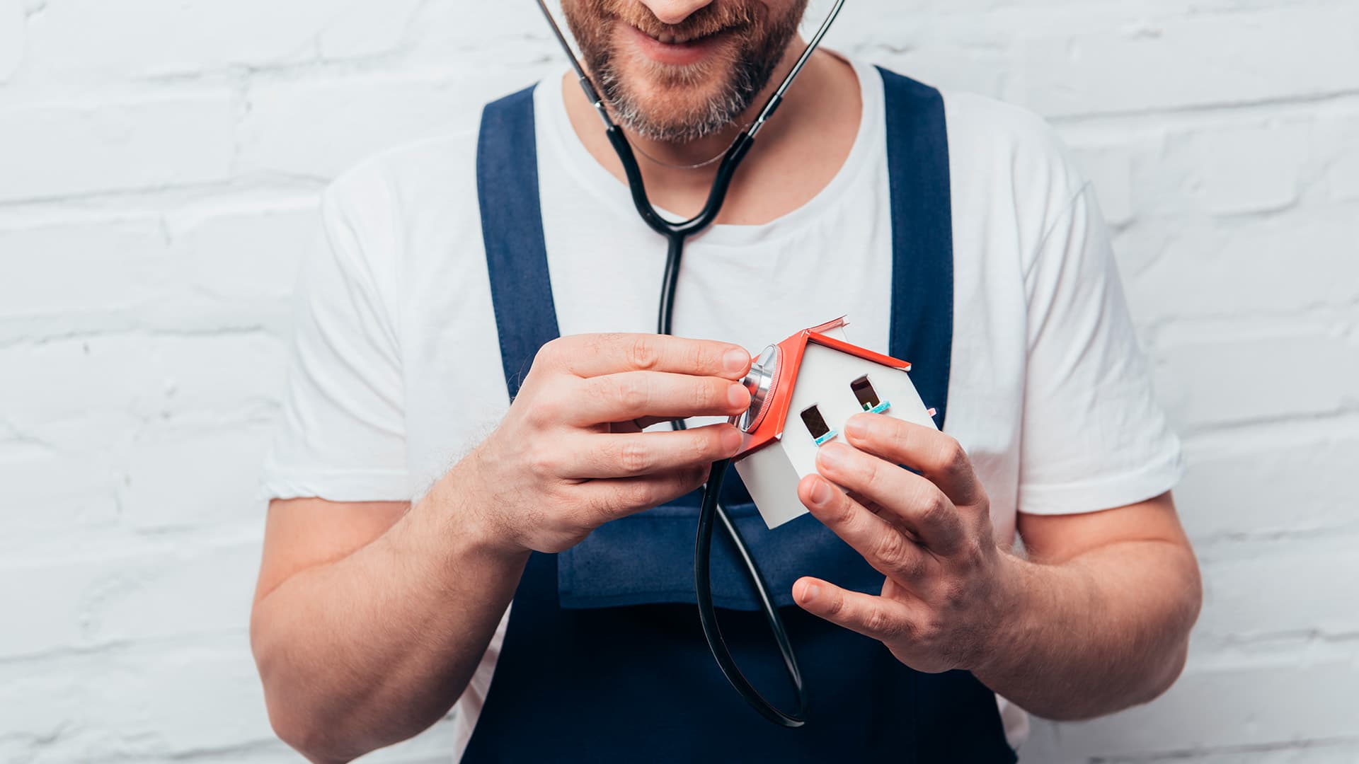 Öljysäiliön vaihto vaatii ammattilaisen – luvanvarainen työ tuo turvallisuutta