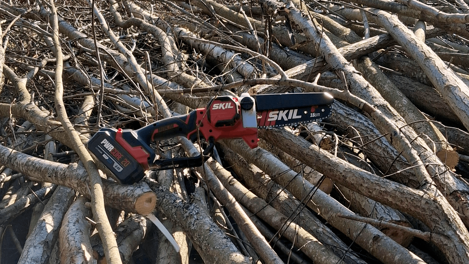 Voita SKIL-akkuoksasaha! Arvaa, montako puuta kaatui yhdellä 4 Ah akulla?